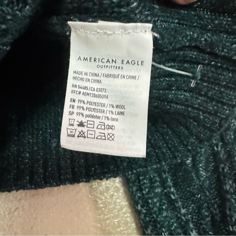 American Eagle Forest Green Henley Cropped Sweater - Picture 4 of 5